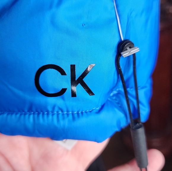 Calvin Klein Cropped Mock-Neck Puffer Vest - Picture 14 of 16